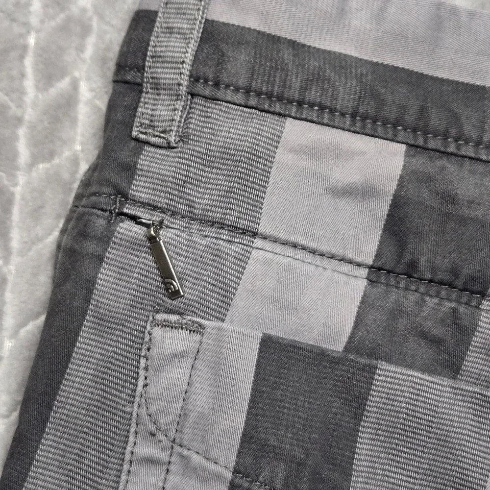 The North Face Narrows Mens Grey Striped Chino Shorts Size 34 Regular Fit